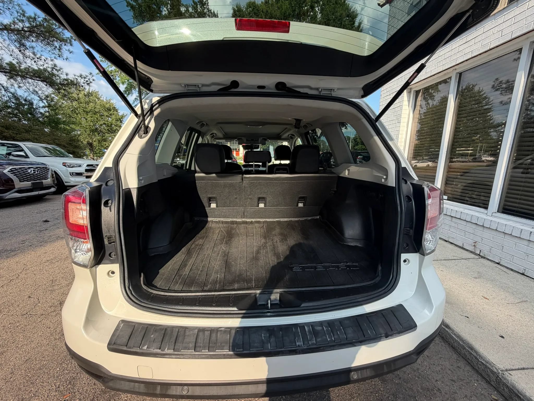 Used 2018 Subaru Forester 2.5i Touring w/ Popular Package #3B AWD/4WD image 15