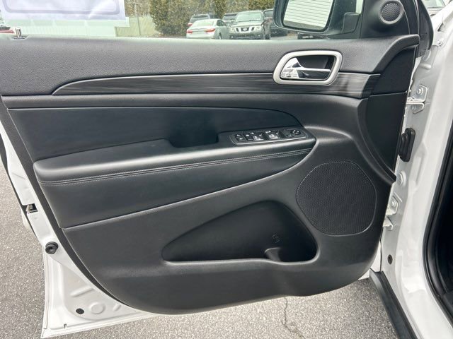 Used 2020 Jeep Grand Cherokee Laredo image 13