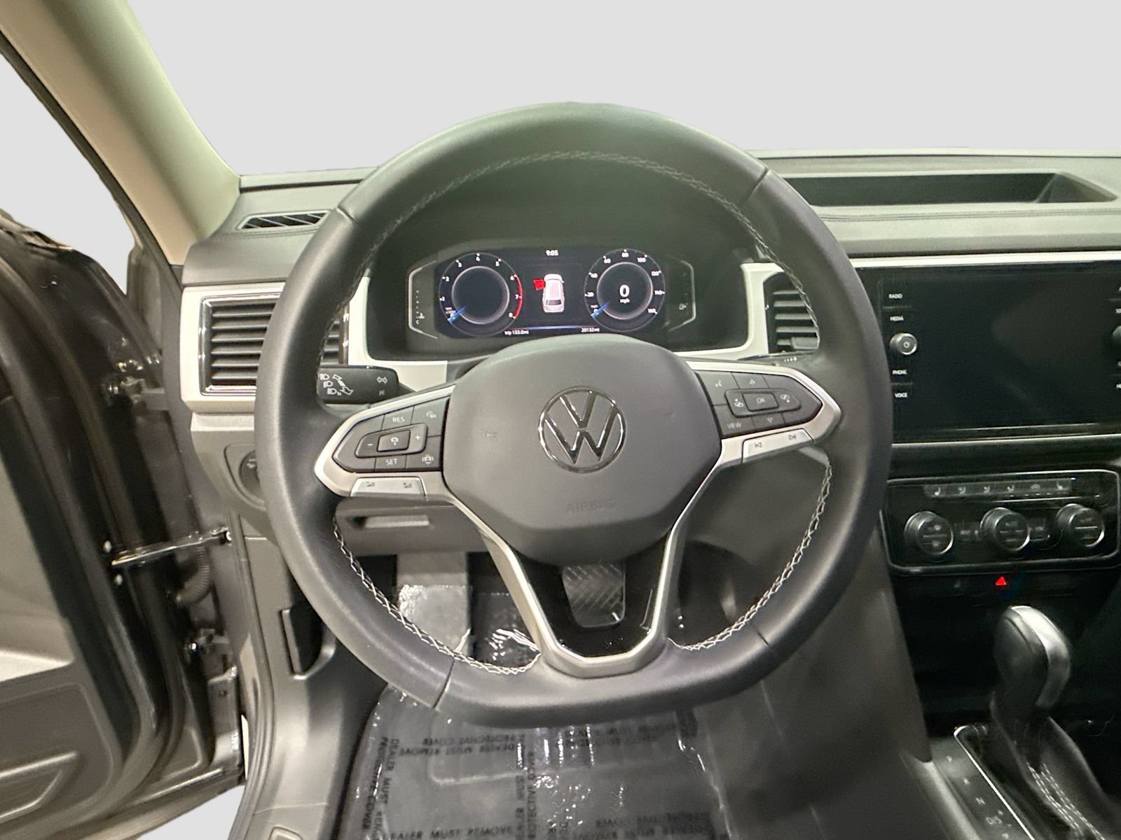 Used 2023 Volkswagen Atlas SE w/ Black Wheel Package AWD/4WD image 14