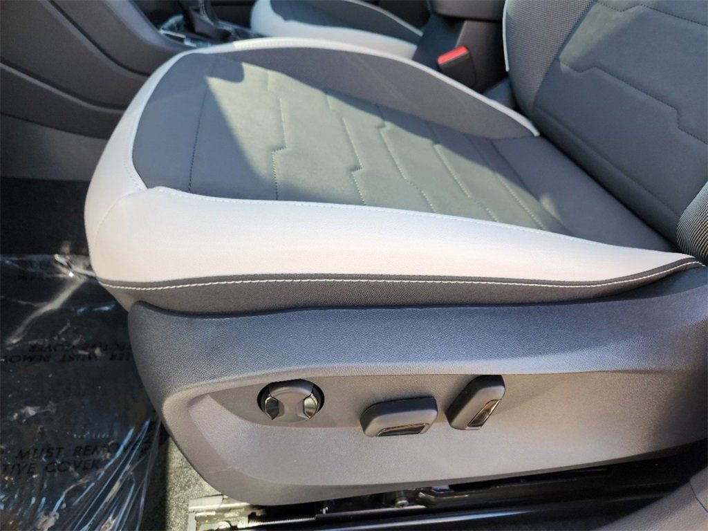 New 2025 Volkswagen Taos SE image 8