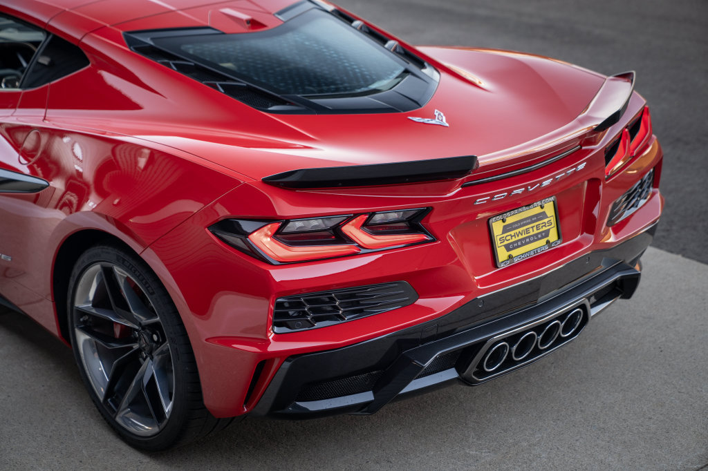 New 2027 Chevrolet Corvette Z06 w/ Chrome Exterior Badge Package RWD image 39