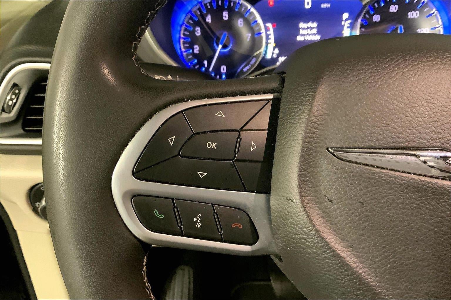 Used 2024 Chrysler Pacifica Touring-L FWD image 18