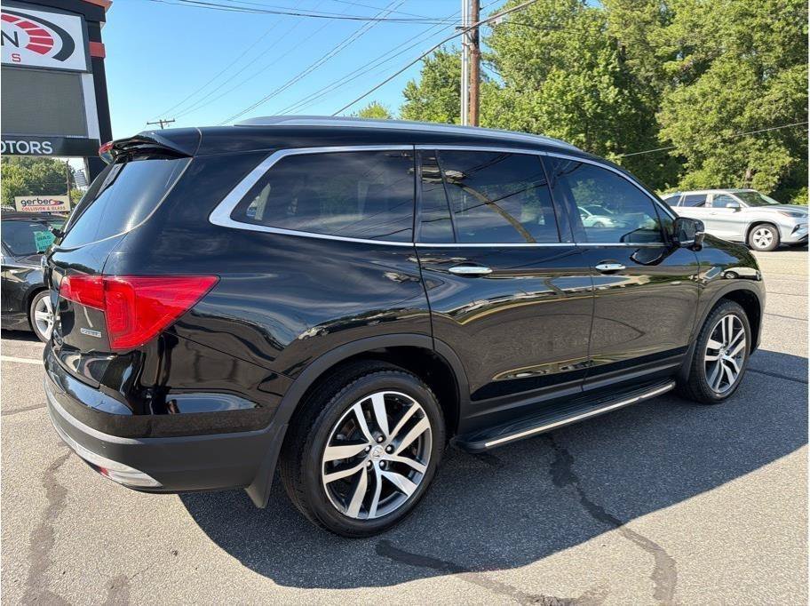 Used 2017 Honda Pilot Touring image 6