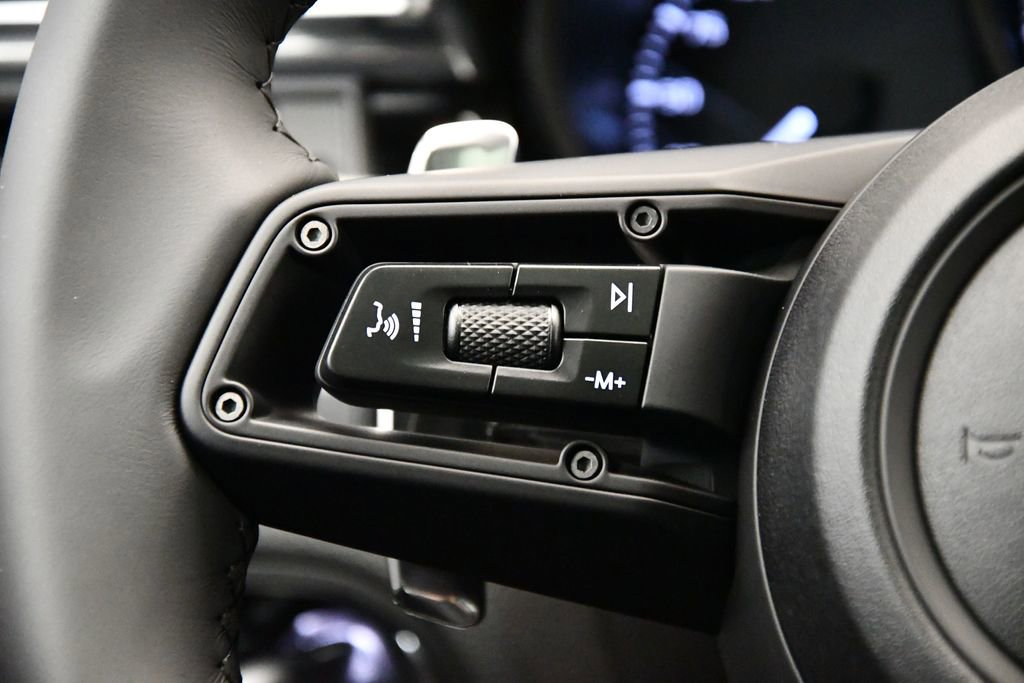 Used 2025 Porsche Macan Turbo image 25