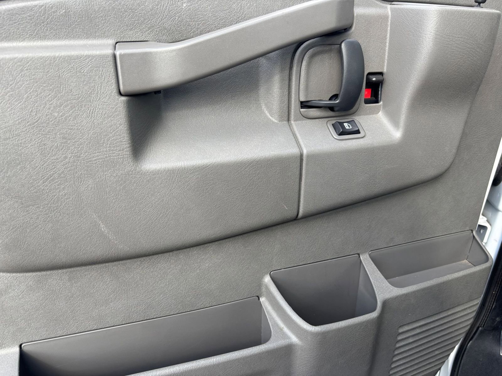 Used 2025 Chevrolet Express 3500 LT w/ LT Preferred Equipment Group image 18