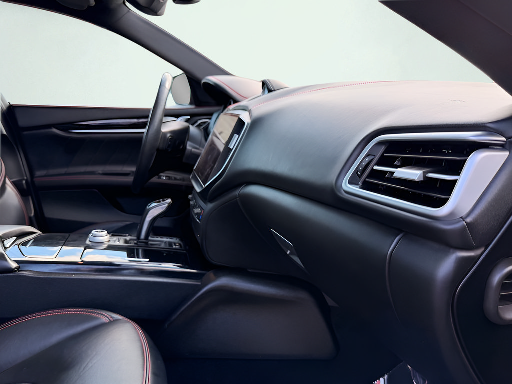 Used 2021 Maserati Ghibli RWD image 26