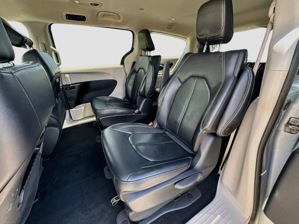Used 2022 Chrysler Pacifica Touring-L FWD image 27
