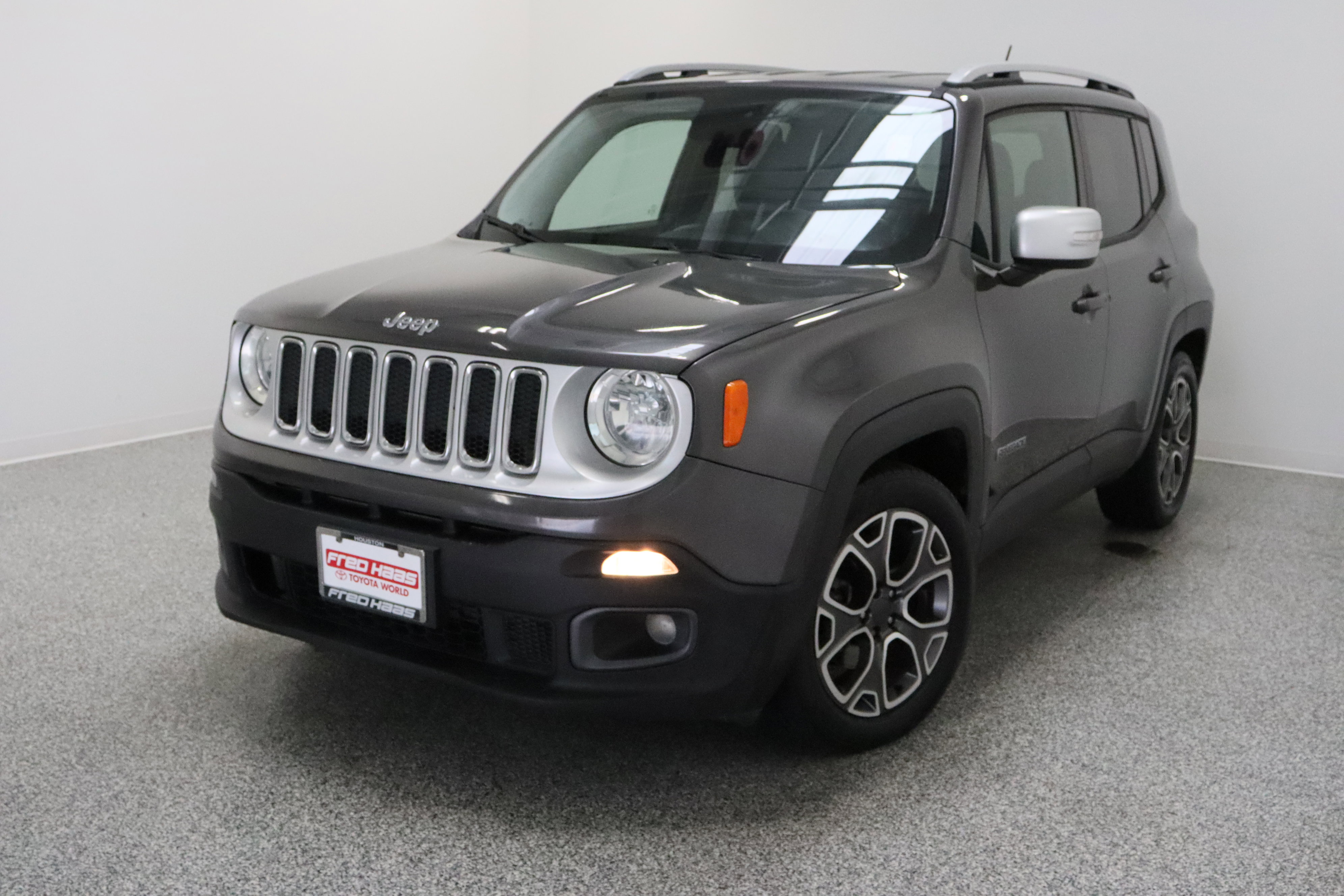 Used 2016 Jeep Renegade Limited FWD image 2