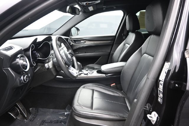Used 2023 Alfa Romeo Stelvio Ti AWD/4WD image 7