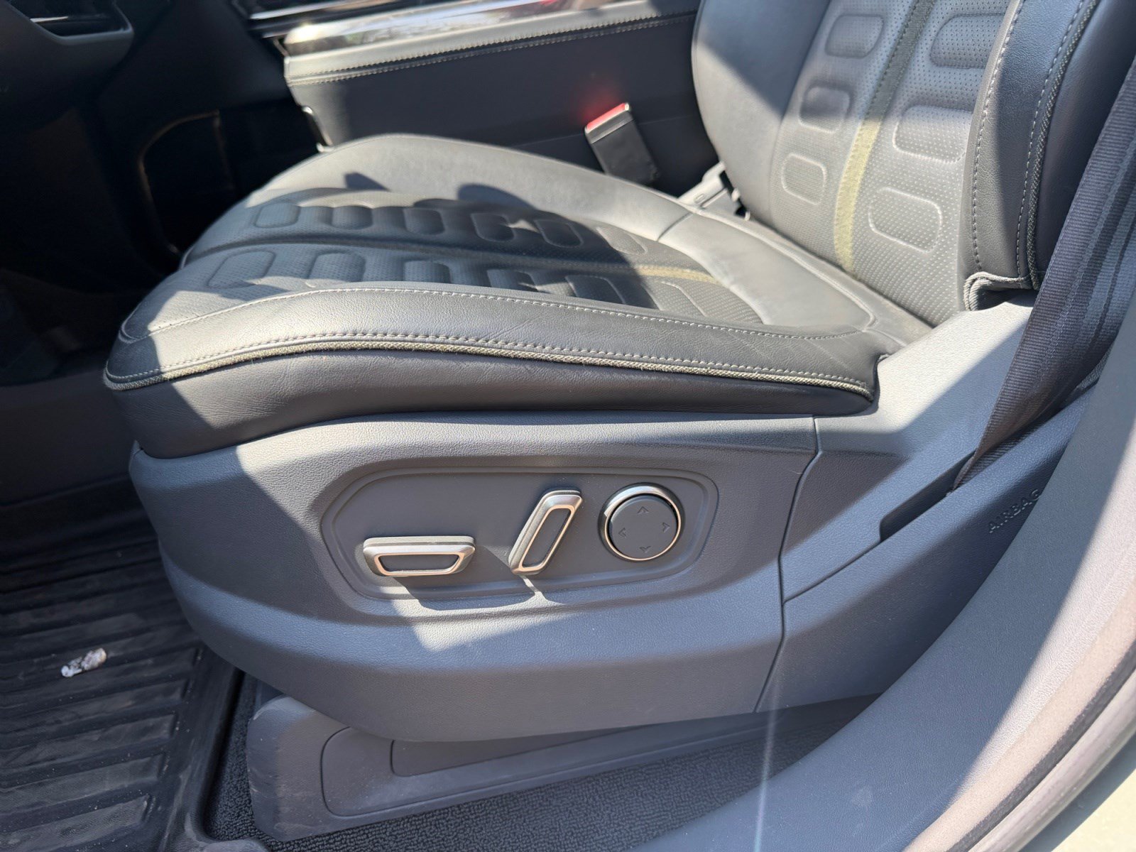 Used 2022 Rivian R1S Launch Edition AWD/4WD image 14