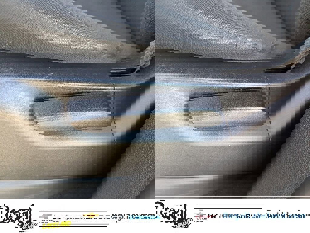 Used 2019 Dodge Durango SXT w/ 3rd Row Seating Group image 18