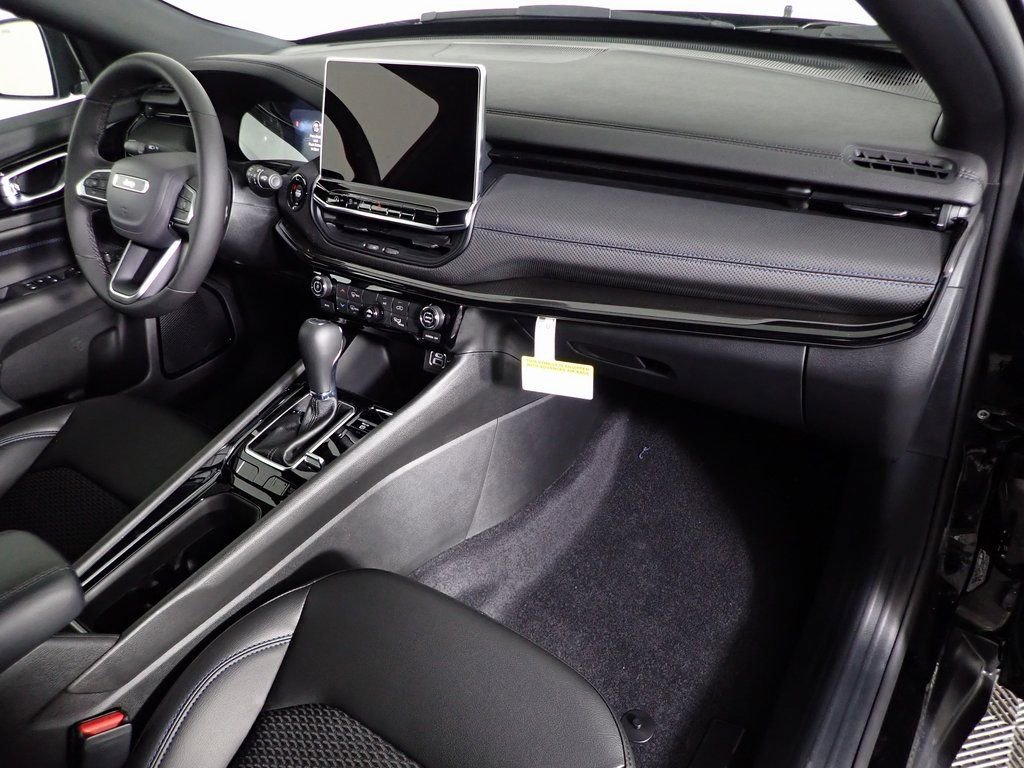 New 2026 Jeep Compass Latitude image 30