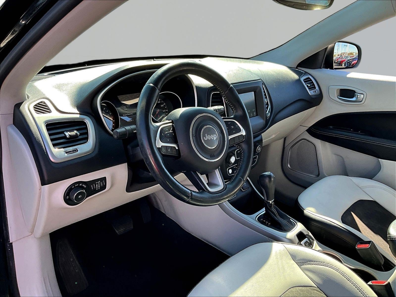 Used 2018 Jeep Compass Latitude w/ Popular Equipment Group FWD image 17