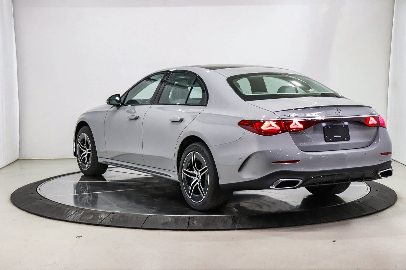 New 2026 Mercedes-Benz E 450 4MATIC Sedan image 2