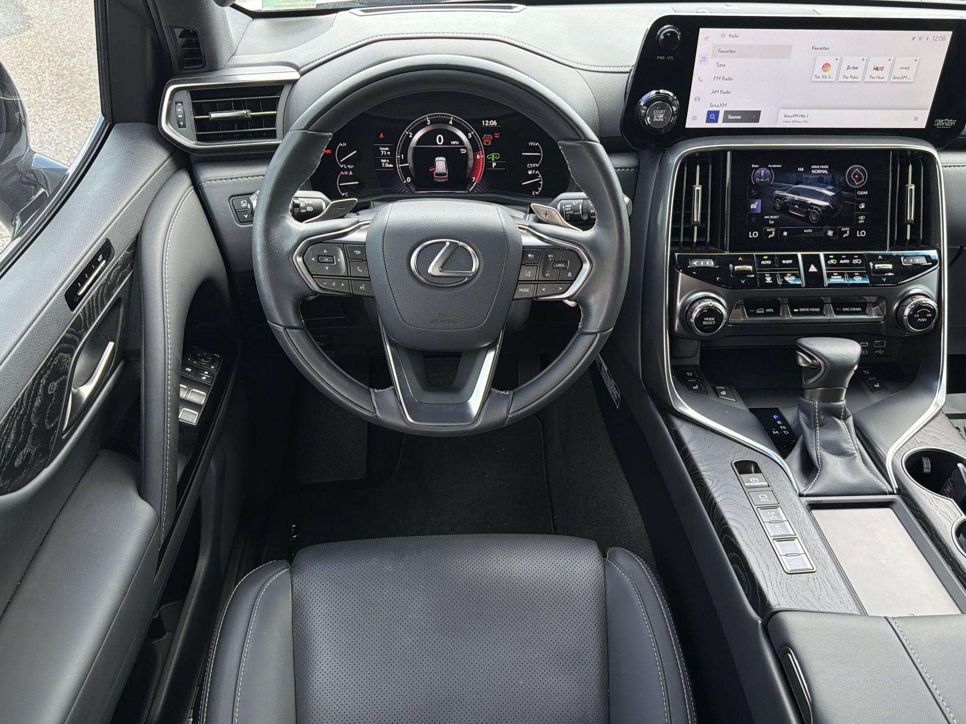 Used 2024 Lexus LX 600 4WD w/ Appearance Package image 15