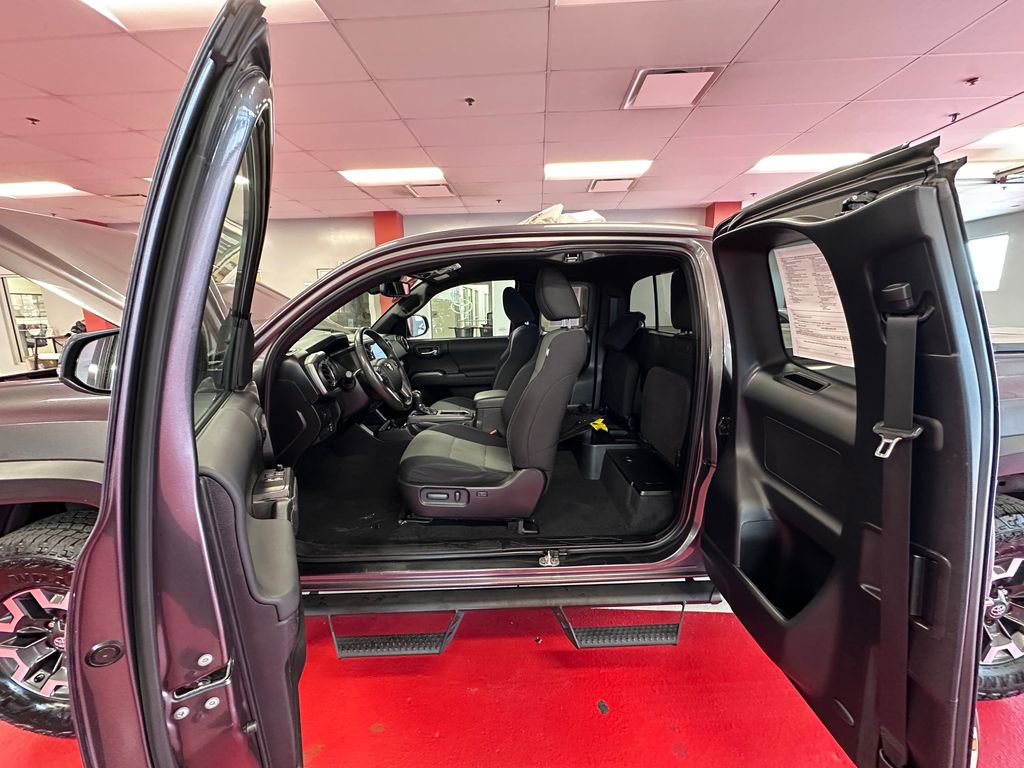 Used 2021 Toyota Tacoma TRD Off-Road w/ TRD Premium Off Road Package image 13