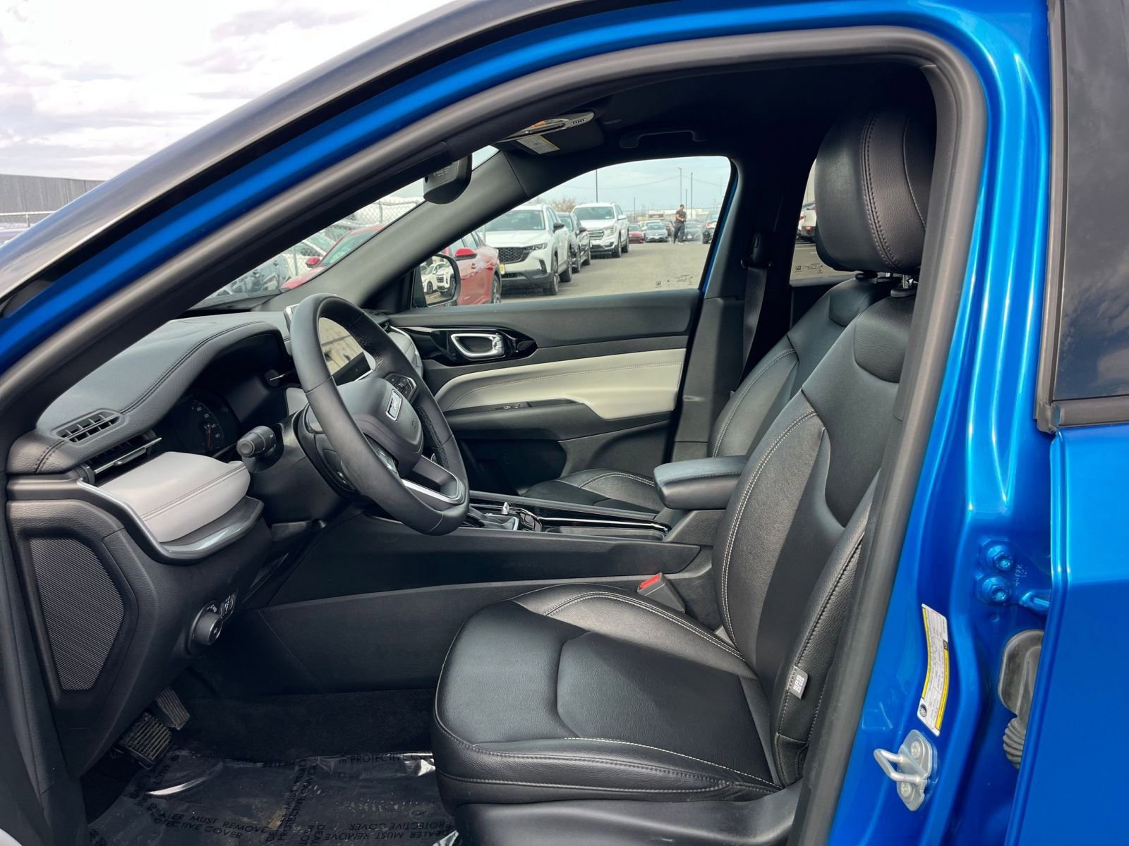 Used 2025 Jeep Compass Limited AWD/4WD image 28