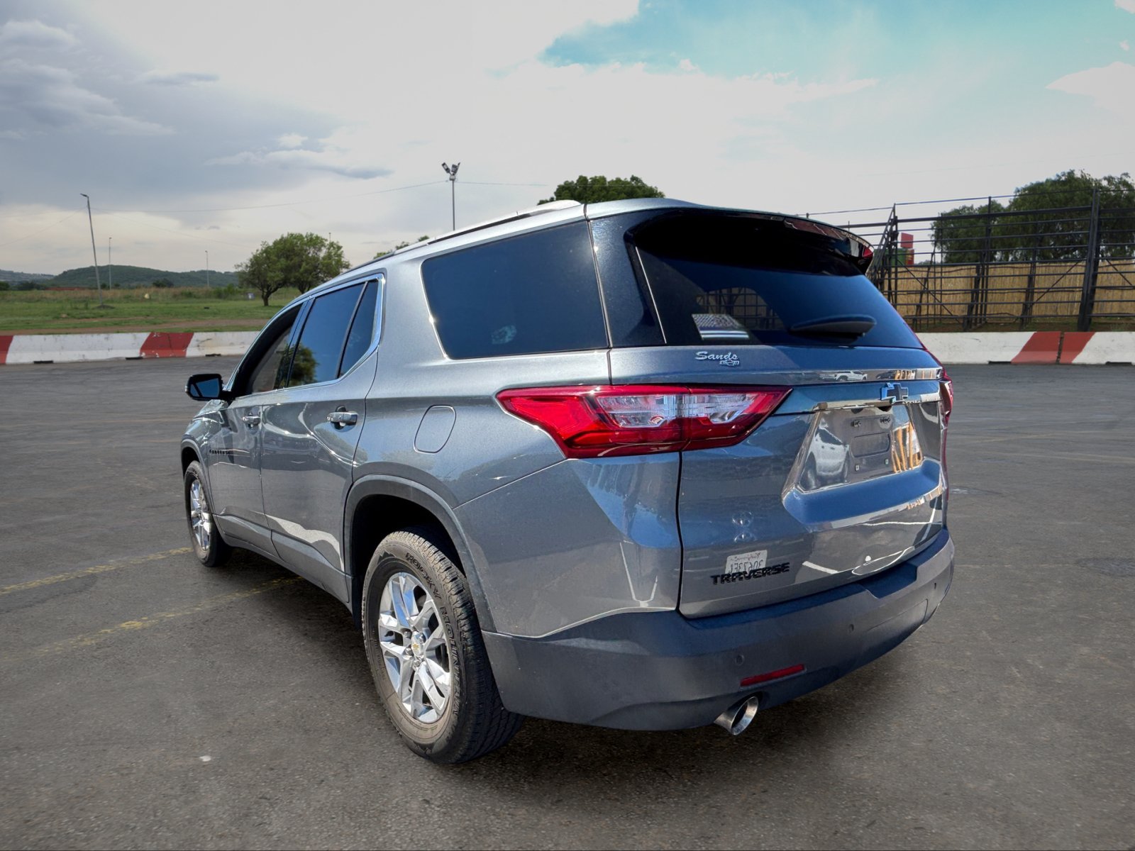 Used 2019 Chevrolet Traverse LT FWD image 4