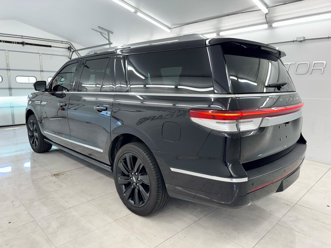 Used 2023 Lincoln Navigator L Reserve AWD/4WD image 8
