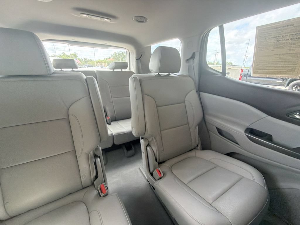 Used 2023 GMC Acadia SLT w/ Technology Package FWD image 16