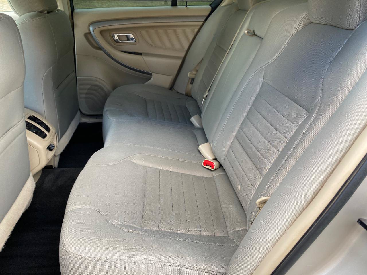 Used 2018 Ford Taurus SE FWD image 41