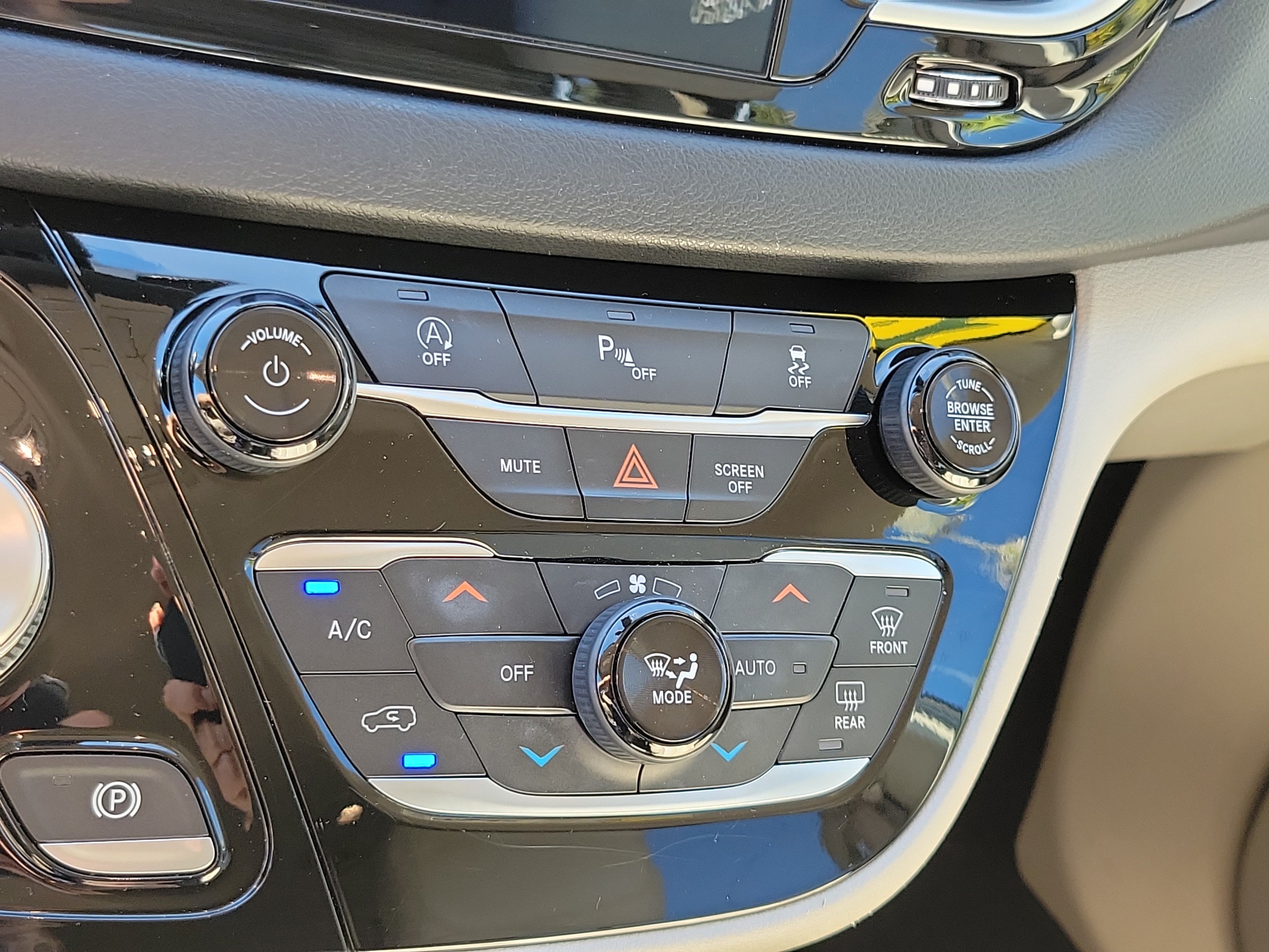 Used 2020 Chrysler Pacifica Touring-L Plus FWD image 22