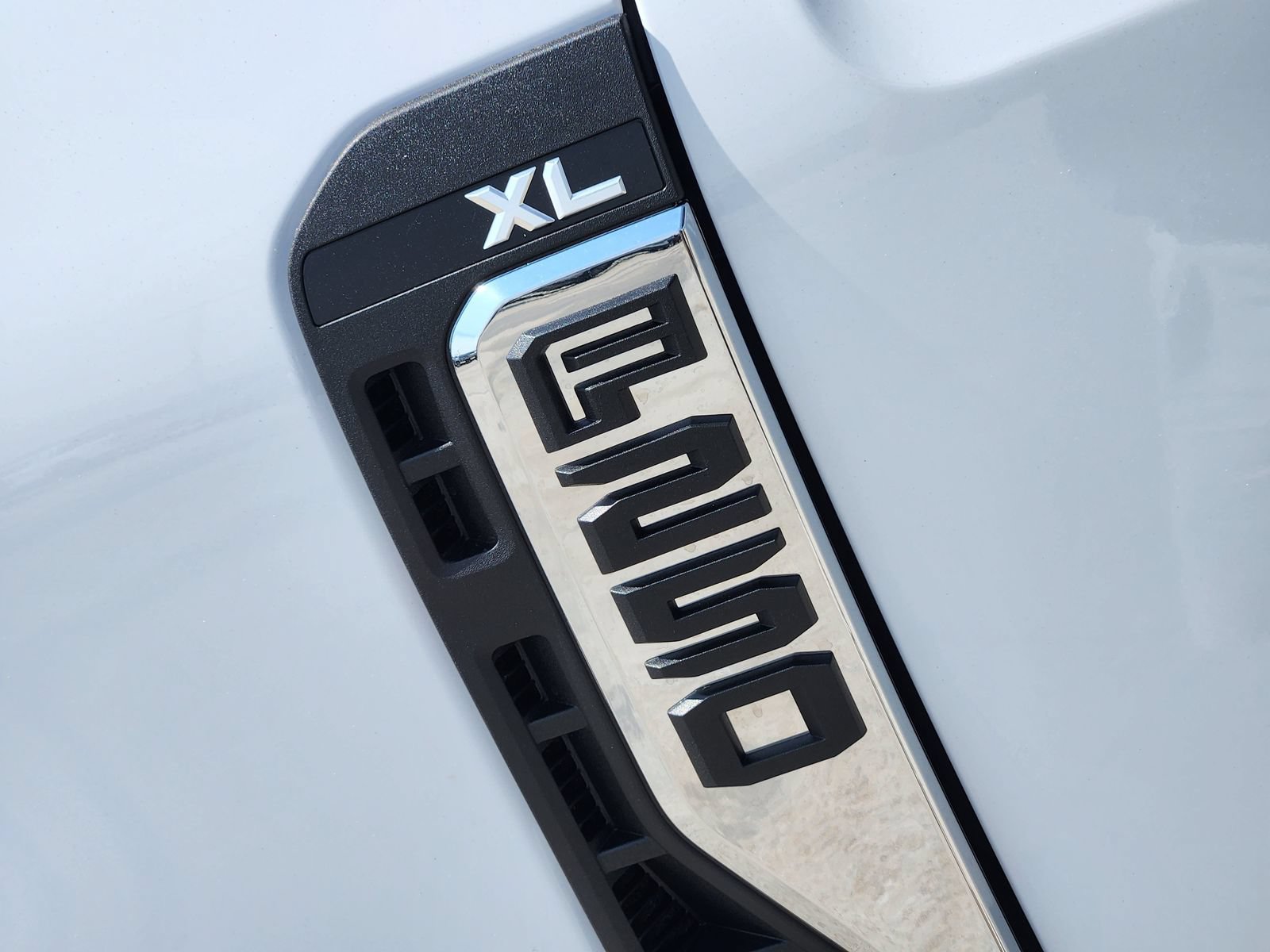 New 2026 Ford F250 XL w/ FX4 Off-Road Package AWD/4WD image 9