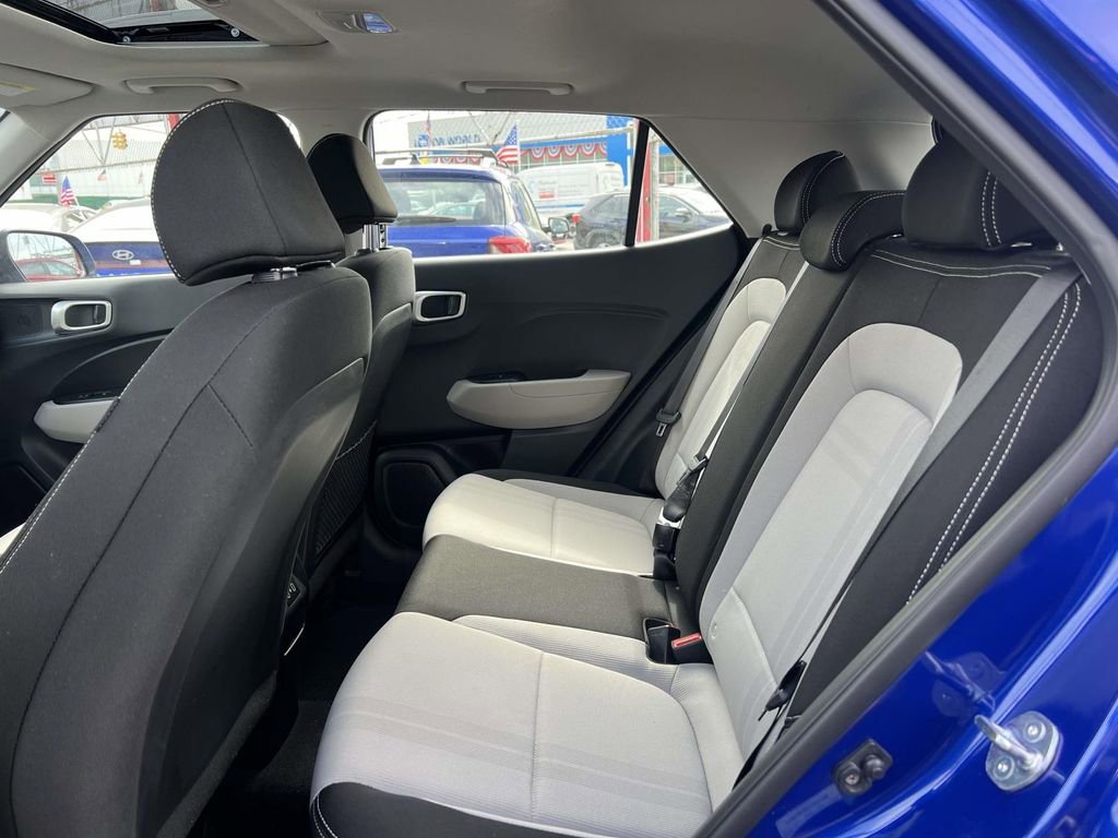 Certified 2025 Hyundai Venue SEL image 13