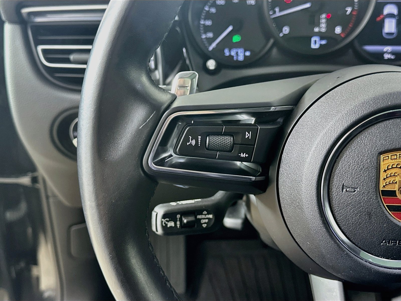 Certified 2022 Porsche Macan AWD/4WD image 18