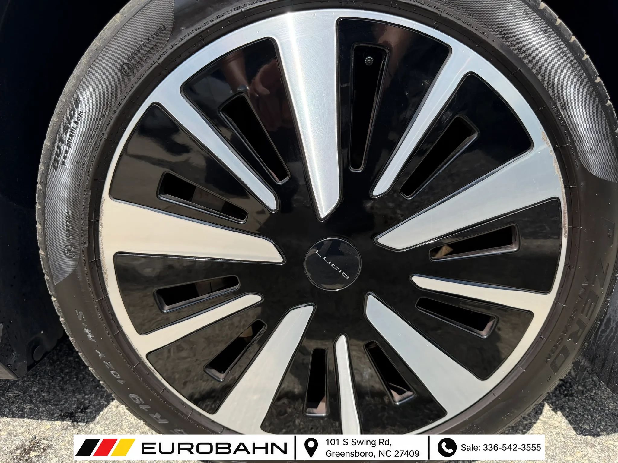 Used 2024 Lucid Air Touring AWD/4WD image 20