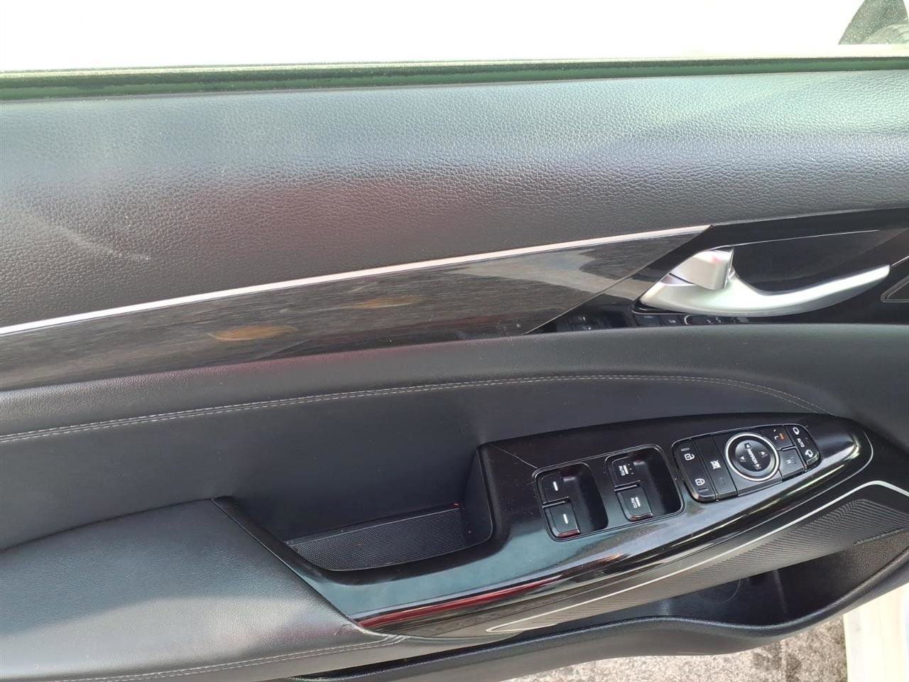 Used 2018 Kia Cadenza Limited image 7