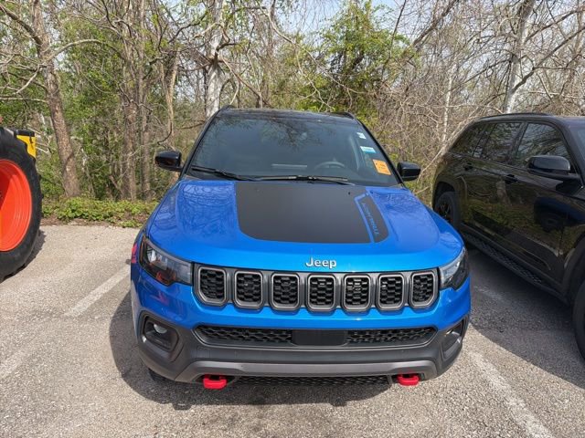 Used 2024 Jeep Compass Trailhawk image 3