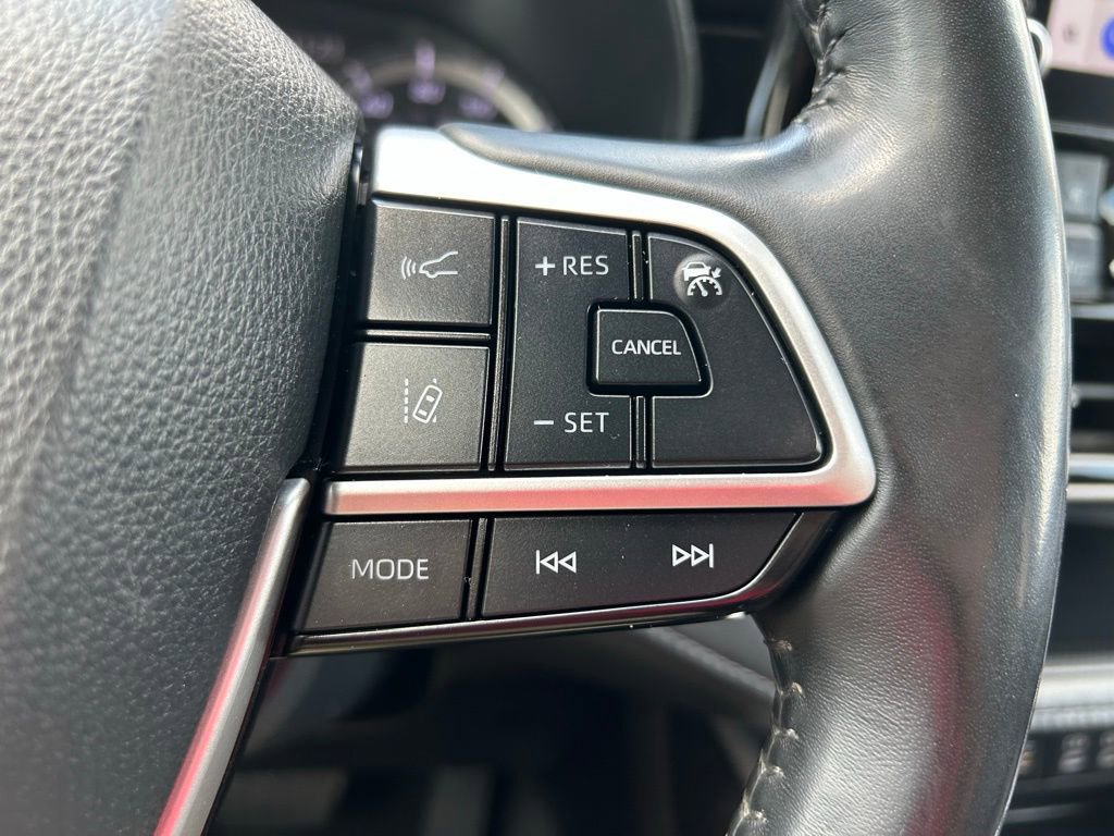 Used 2024 Toyota Highlander LE FWD image 20