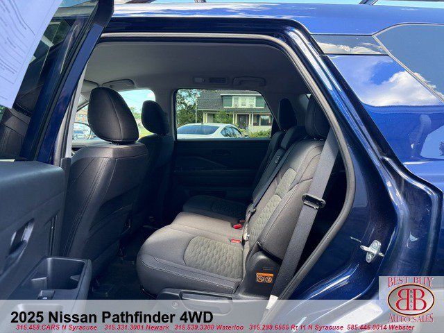 Used 2025 Nissan Pathfinder SV AWD/4WD image 11