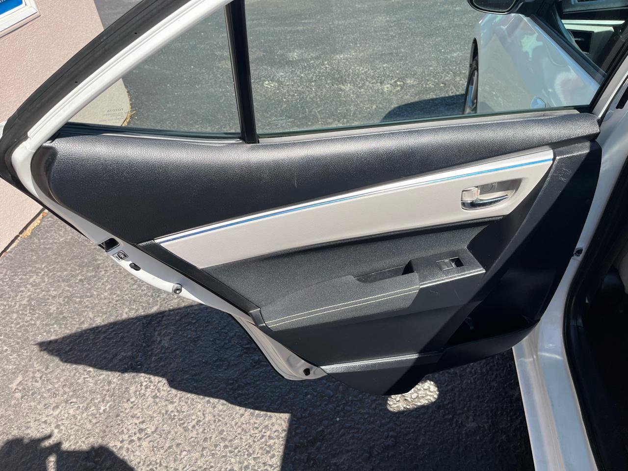 Used 2015 Toyota Corolla LE FWD image 25