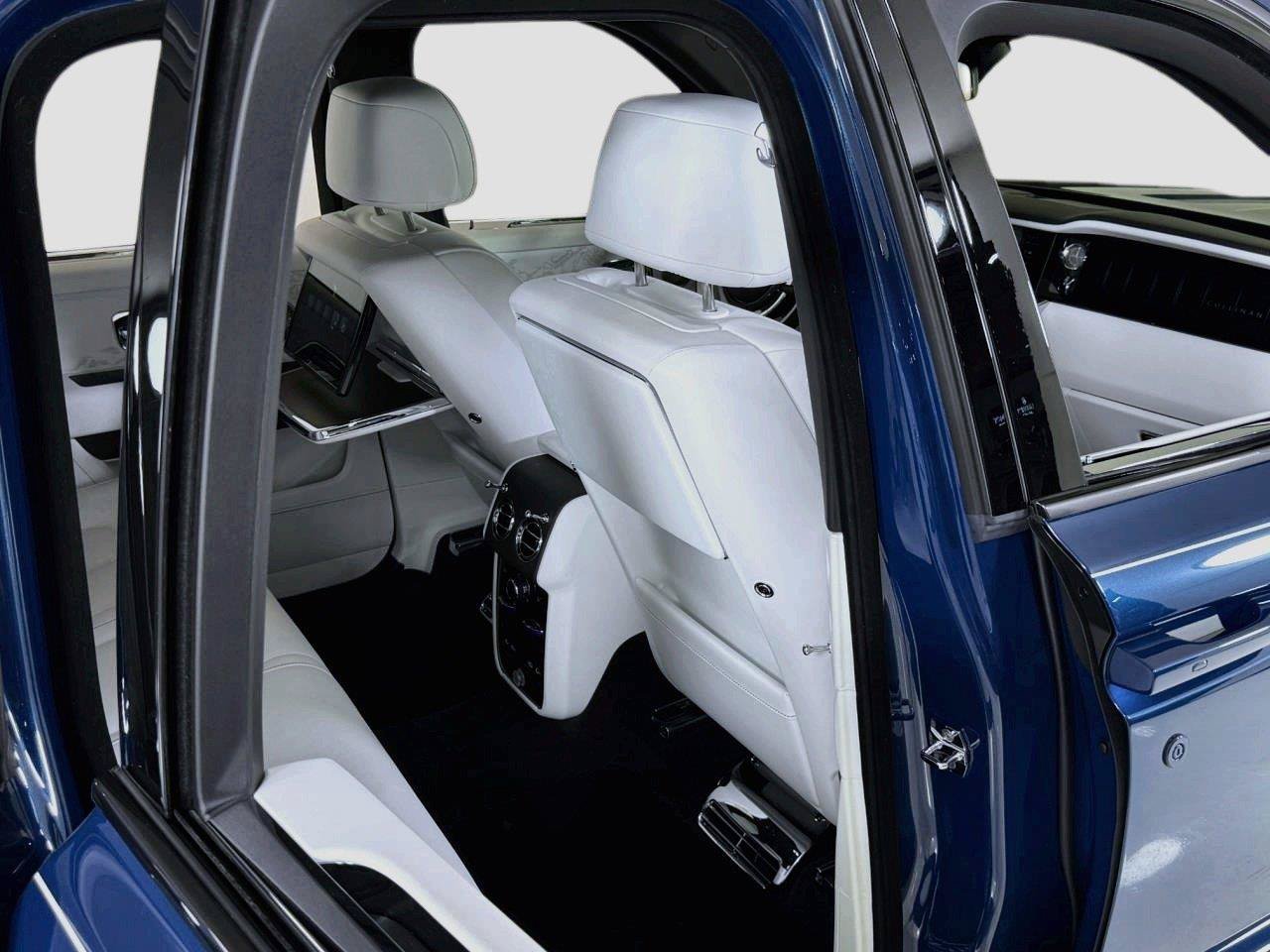 Used 2027 Rolls-Royce Cullinan AWD/4WD image 35