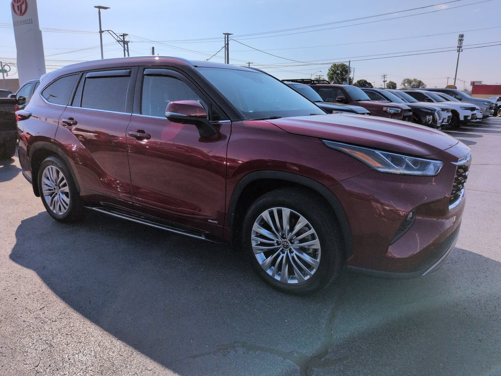 Certified 2025 Toyota Highlander Platinum AWD/4WD image 7