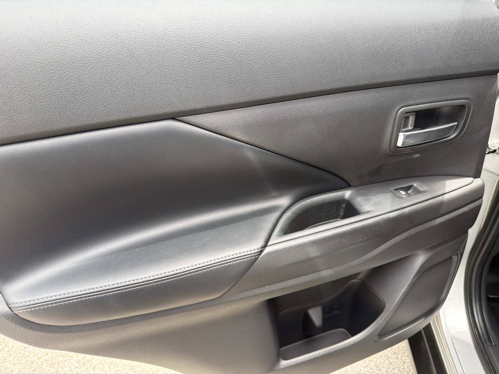 Used 2020 Mitsubishi Outlander SEL FWD image 9