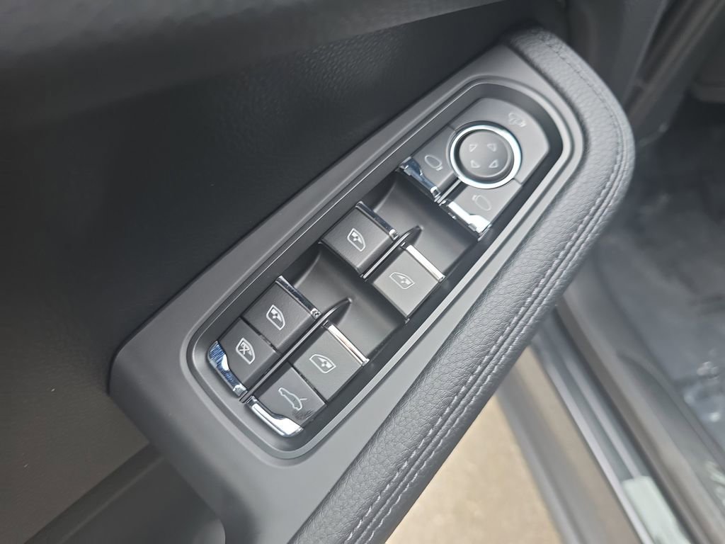 New 2026 Porsche Macan image 25