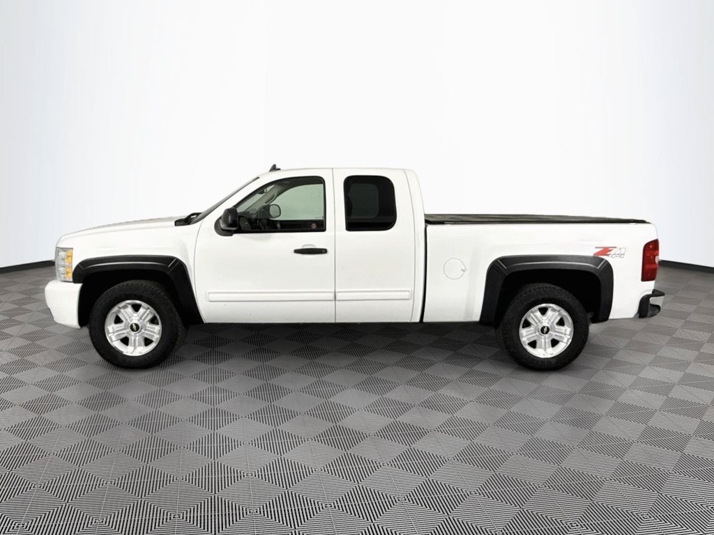 Used 2011 Chevrolet Silverado 1500 LT AWD/4WD image 4