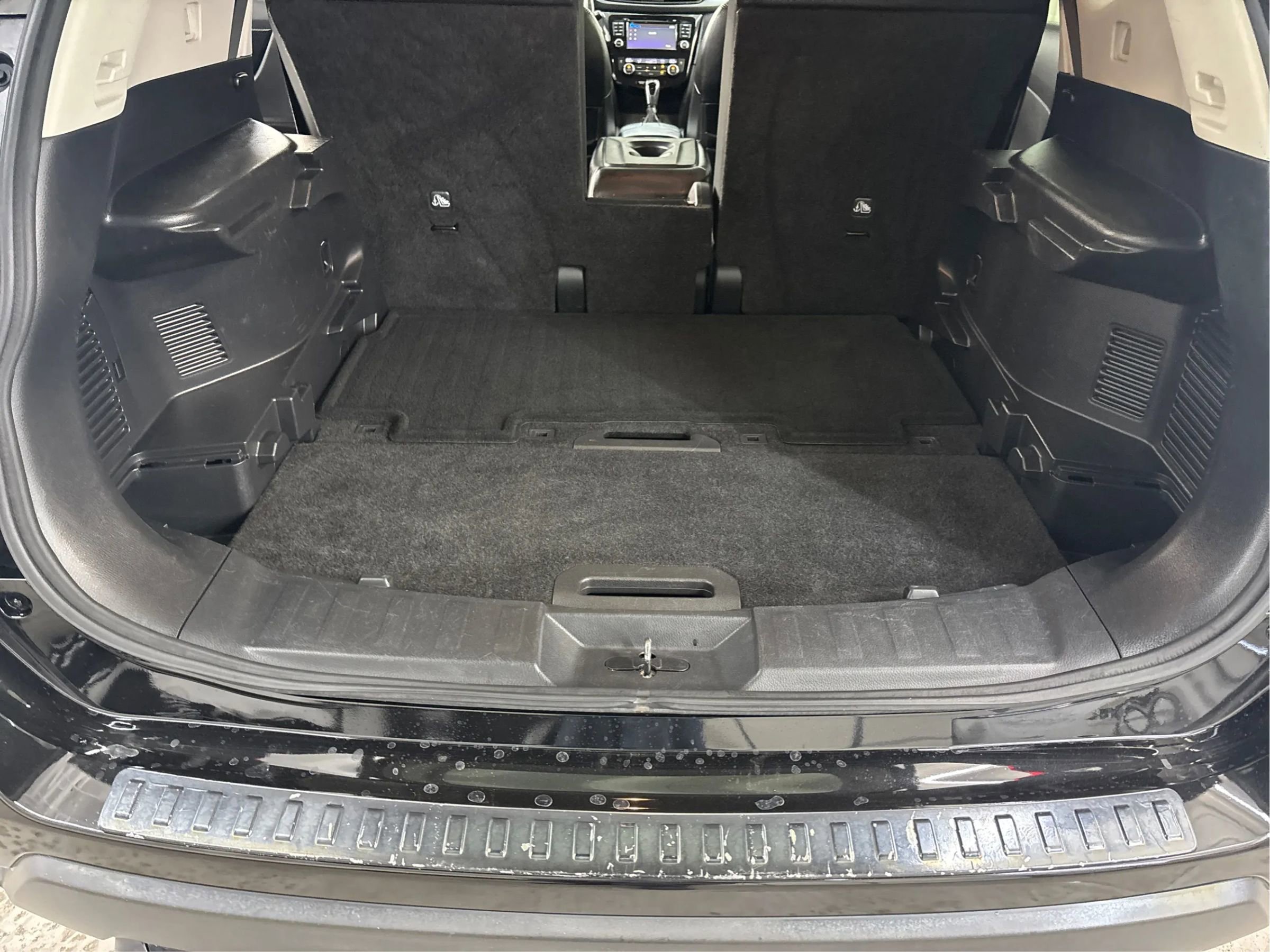 Used 2017 Nissan Rogue SL AWD/4WD image 16