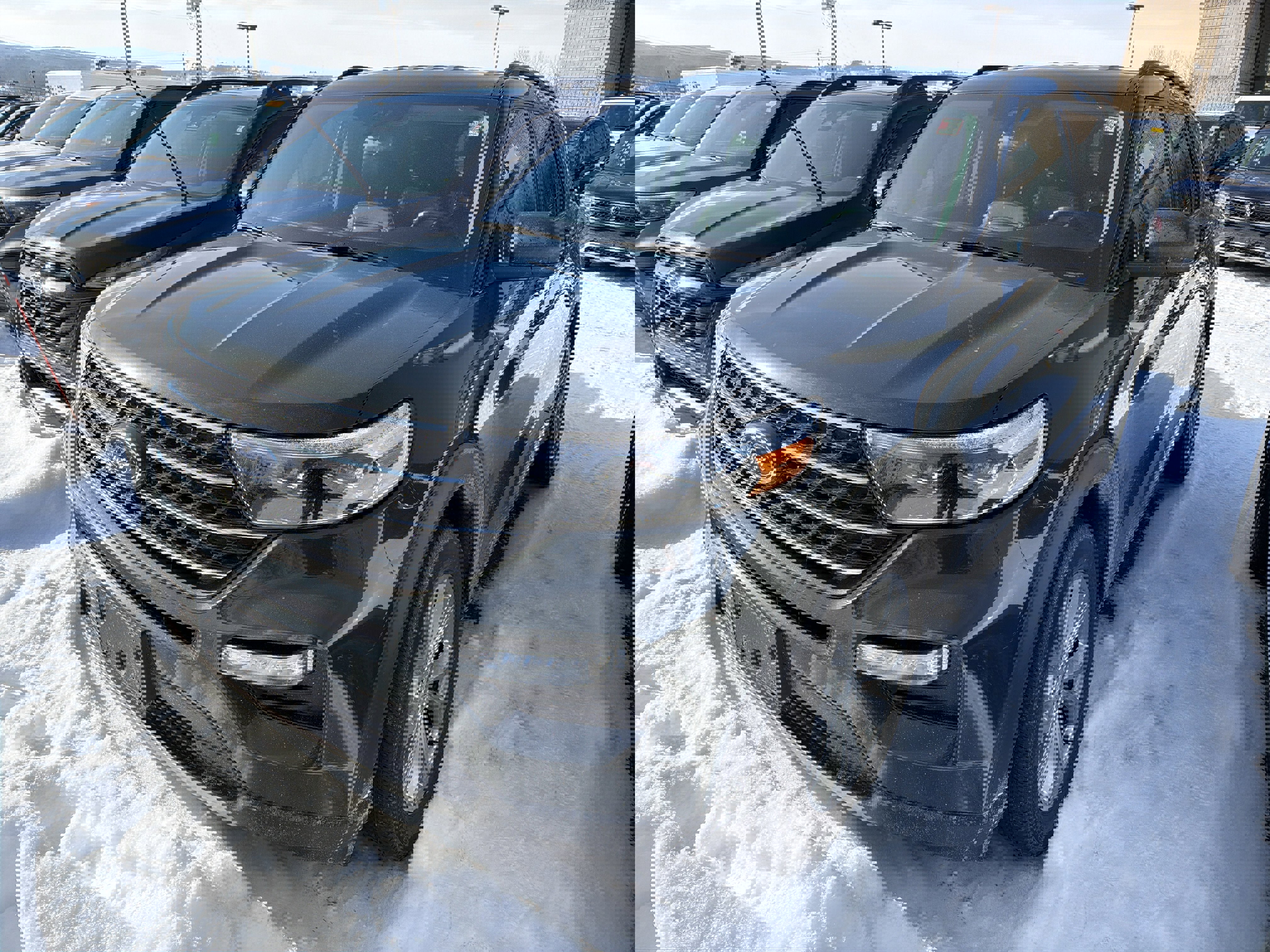 Used 2022 Ford Explorer XLT w/ Equipment Group 202A image 3