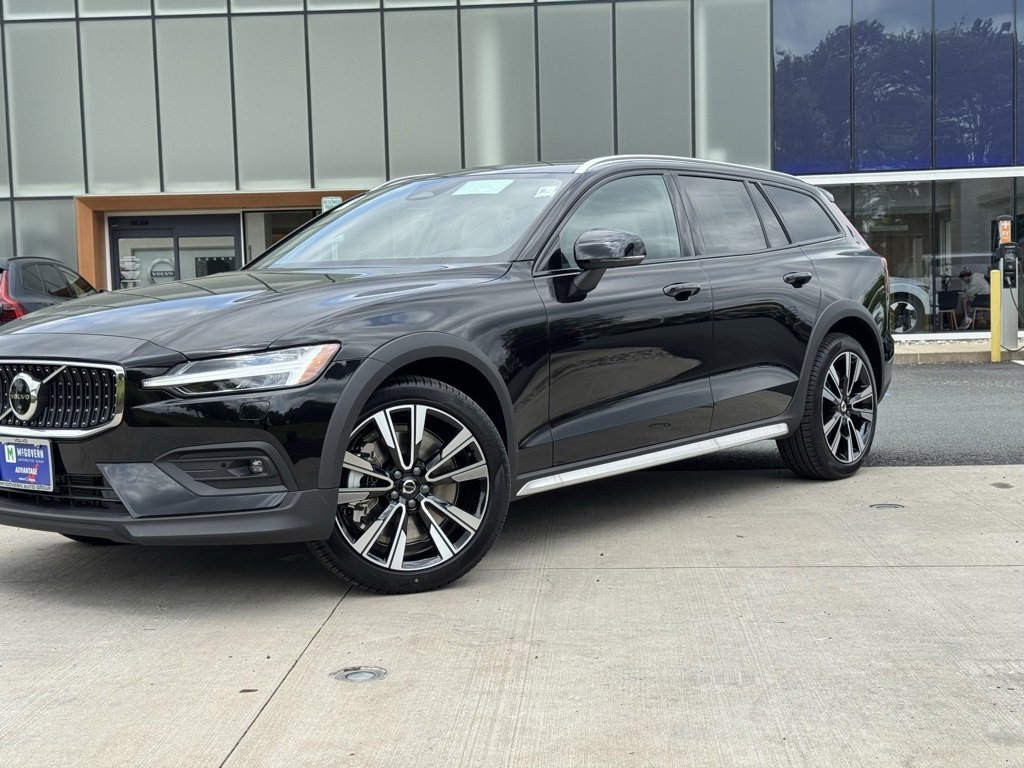 New 2026 Volvo V60 B5 Cross Country Ultra w/ Protection Package Premier image 2