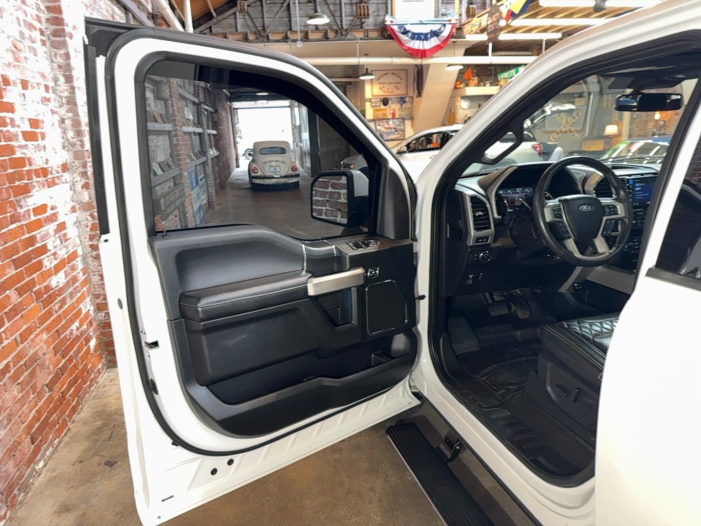 Used 2020 Ford F150 Lariat w/ Equipment Group 502A Luxury AWD/4WD image 10