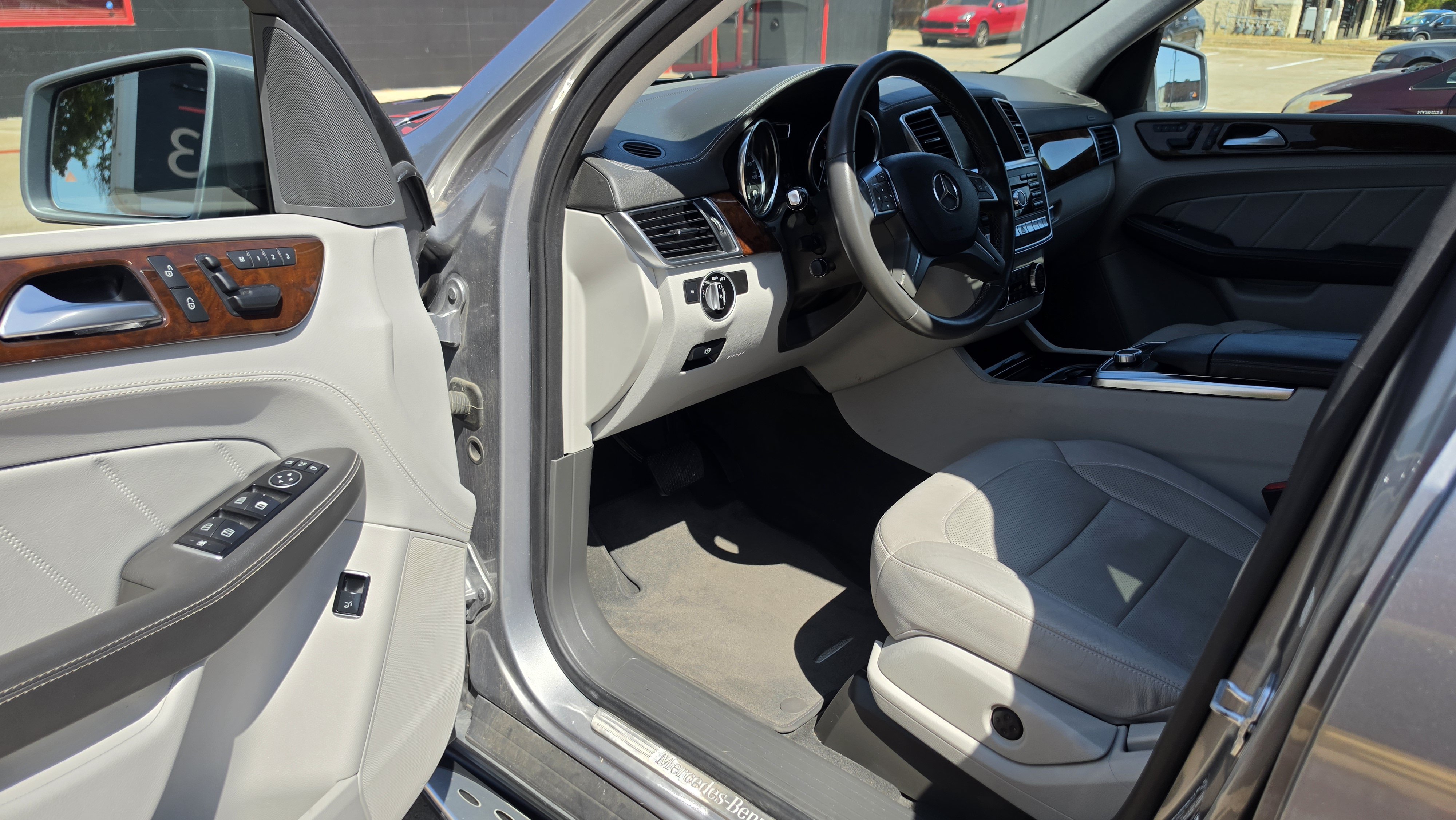 Used 2015 Mercedes-Benz GL 320 BlueTEC 4MATIC w/ Premium I Package image 26