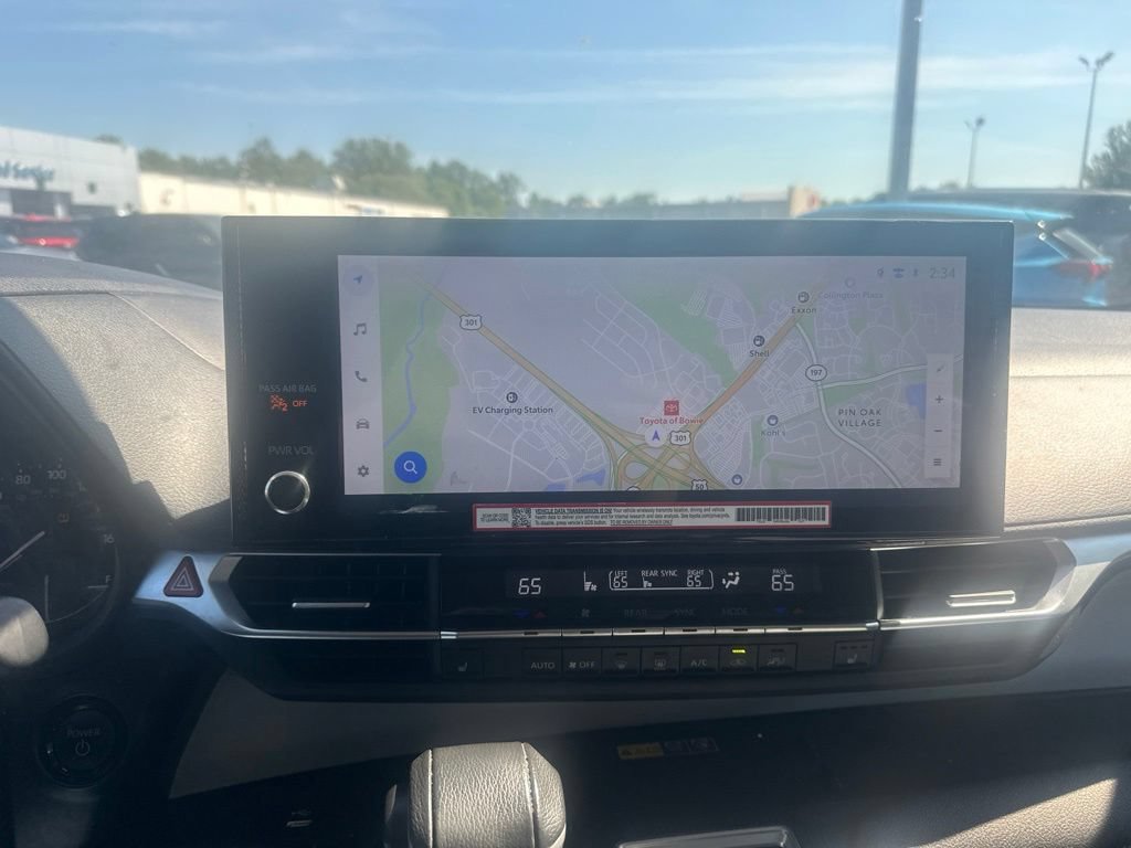 Used 2025 Toyota Sienna XLE FWD image 18