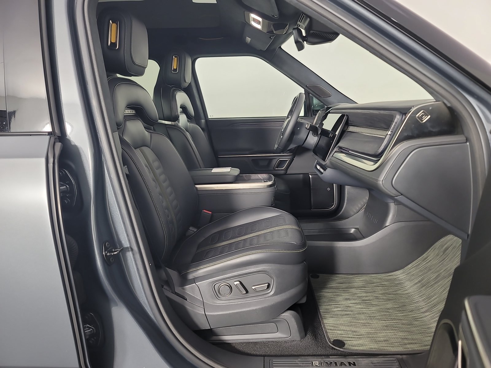 Used 2024 Rivian R1T Adventure Dual AWD/4WD image 23