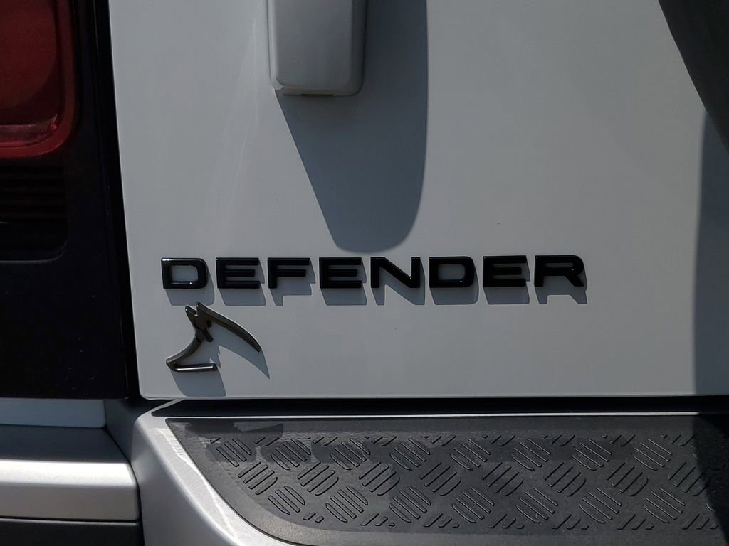 Certified 2025 Land Rover Defender 90 S image 6