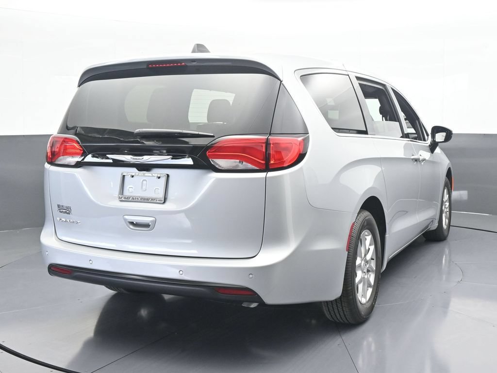 New 2026 Chrysler Voyager LX FWD image 5