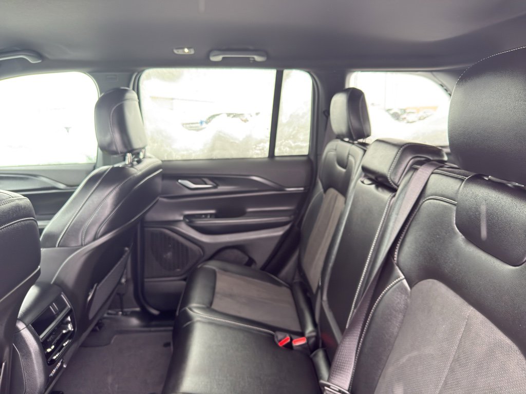 Used 2024 Jeep Grand Cherokee Altitude image 31